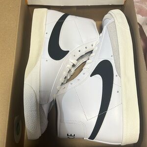 Nike unisex Blazer Mid ‘77 VNTG